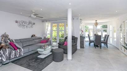 Resale - Villa -
Campoamor - Lomas de Don Juan