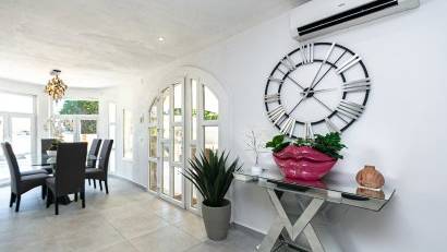 Resale - Villa -
Campoamor - Lomas de Don Juan