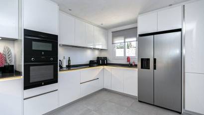 Resale - Villa -
Campoamor - Lomas de Don Juan