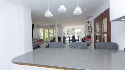 Resale - Villa -
Campoamor - Lomas de Don Juan