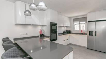 Resale - Villa -
Campoamor - Lomas de Don Juan