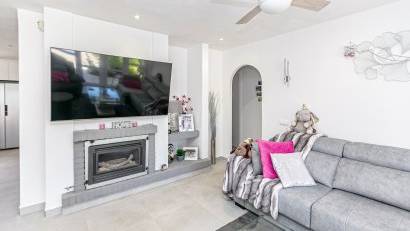 Resale - Villa -
Campoamor - Lomas de Don Juan