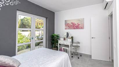 Resale - Villa -
Campoamor - Lomas de Don Juan