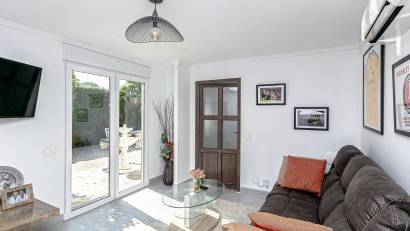 Resale - Villa -
Campoamor - Lomas de Don Juan