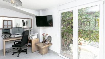 Resale - Villa -
Campoamor - Lomas de Don Juan