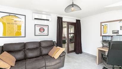 Resale - Villa -
Campoamor - Lomas de Don Juan