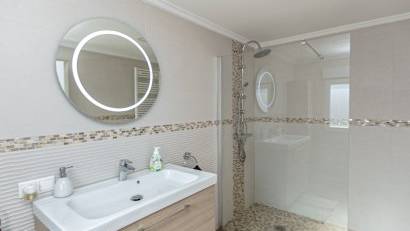 Resale - Villa -
Campoamor - Lomas de Don Juan