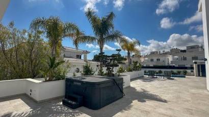 Återförsäljning - Villa -
Villamartin - Villamartín