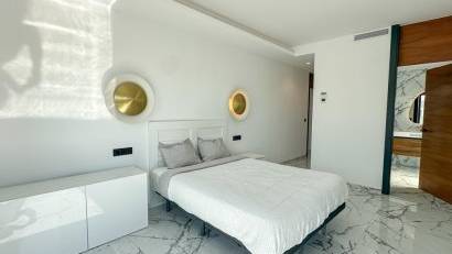 Återförsäljning - Villa -
Villamartin - Villamartín