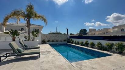 Återförsäljning - Villa -
Villamartin - Villamartín