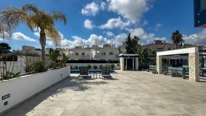 Återförsäljning - Villa -
Villamartin - Villamartín