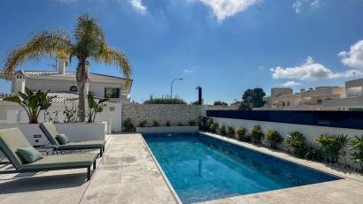 Återförsäljning - Villa -
Villamartin - Villamartín