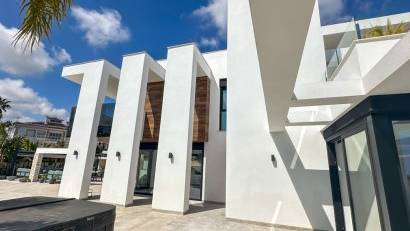 Återförsäljning - Villa -
Villamartin - Villamartín