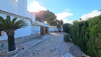 Reventa - Villa * -
Orihuela Costa * - Cabo Roig *