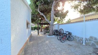 Reventa - Villa * -
Orihuela Costa * - Cabo Roig *