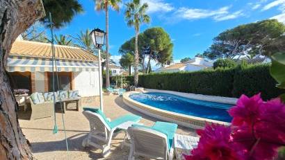 Reventa - Villa * -
Orihuela Costa * - Cabo Roig *