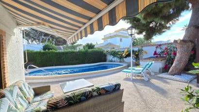 Reventa - Villa * -
Orihuela Costa * - Cabo Roig *