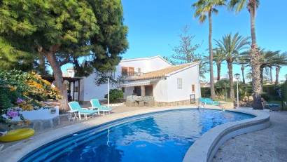 Reventa - Villa * -
Orihuela Costa * - Cabo Roig *