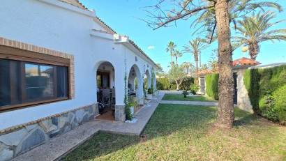 Reventa - Villa * -
Orihuela Costa * - Cabo Roig *