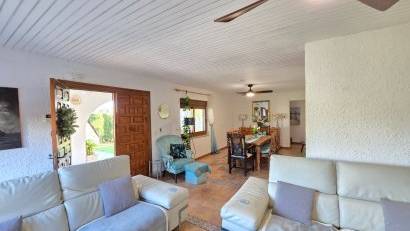 Reventa - Villa * -
Orihuela Costa * - Cabo Roig *