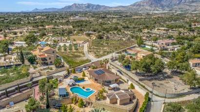 Resale - Finca -
Crevillente