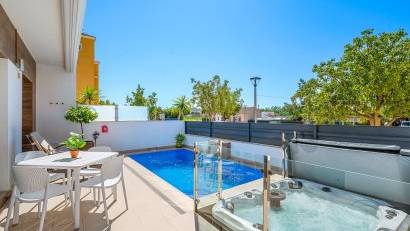 Resale - Townhouse -
Formentera del Segura