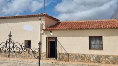 Reventa - Finca -
Hondón de las Nieves