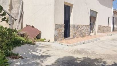 Reventa - Finca -
Hondón de las Nieves