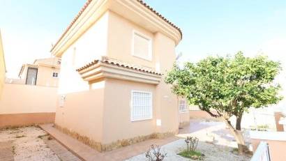Reventa - Villa -
Torrevieja - Los Balcones