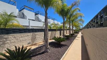 Reventa - Townhouse * -
Ciudad Quesada * - Doña Pepa *