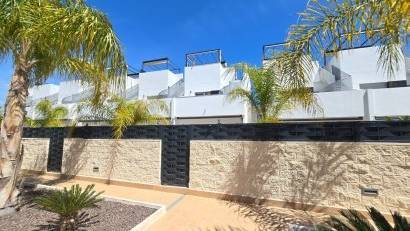 Reventa - Townhouse * -
Ciudad Quesada * - Doña Pepa *
