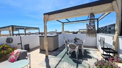 Reventa - Townhouse * -
Ciudad Quesada * - Doña Pepa *