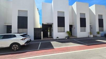 Reventa - Townhouse * -
Ciudad Quesada * - Doña Pepa *