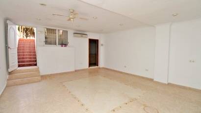 Reventa - Adosado -
Villamartin - Villamartín