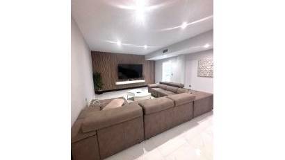 Reventa - Villa -
Villamartin - PAU 8