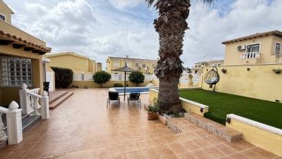 Resale - Villa -
Villamartin - Villamartín