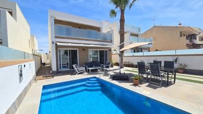 Resale - Villa * -
Pilar de la Horadada *