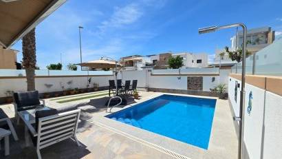 Resale - Villa * -
Pilar de la Horadada *