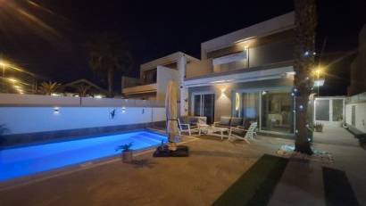 Resale - Villa * -
Pilar de la Horadada *