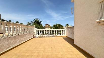 Återförsäljning - Villa -
Orihuela Costa - La Zenia