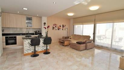 Återförsäljning - Villa -
Villamartin - Villamartín