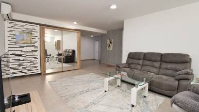 Återförsäljning - Villa -
Villamartin - Villamartín