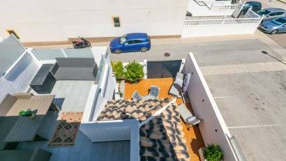 Resale - Quad House -
Los Altos