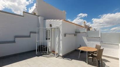 Resale - Quad House -
Los Altos