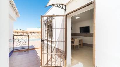 Återförsäljning - Villa -
Torrevieja - Torreta florida