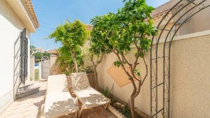 Resale - Villa -
Orihuela Costa - Playa Flamenca