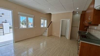 Resale - Townhouse -
La Marina