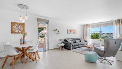 Återförsäljning - Villa -
La Marina