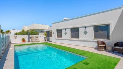 Återförsäljning - Villa -
La Marina