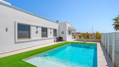Återförsäljning - Villa -
La Marina